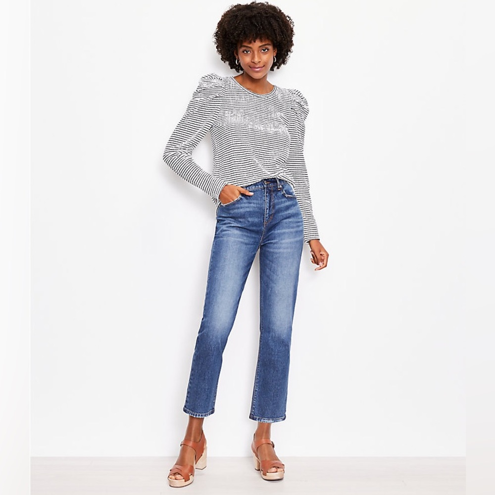 High Rise Straight Crop Jeans in Staple Mid Indigo Wash Size 28/6